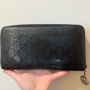 *Beautiful* Gucci - Black Monogram Zip Wallet